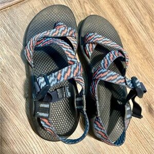 Women’s Chacos Size 8